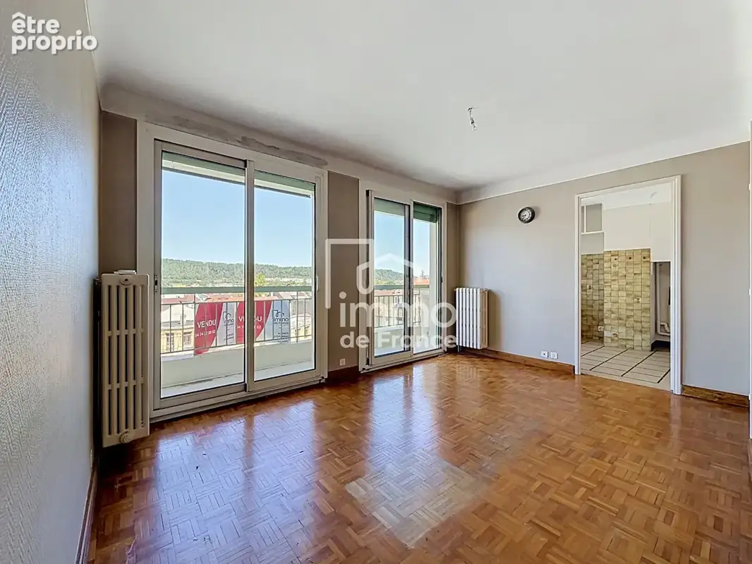 Appartement Oyonnax 2 pièce(s) 39.6 m2 - photo 2