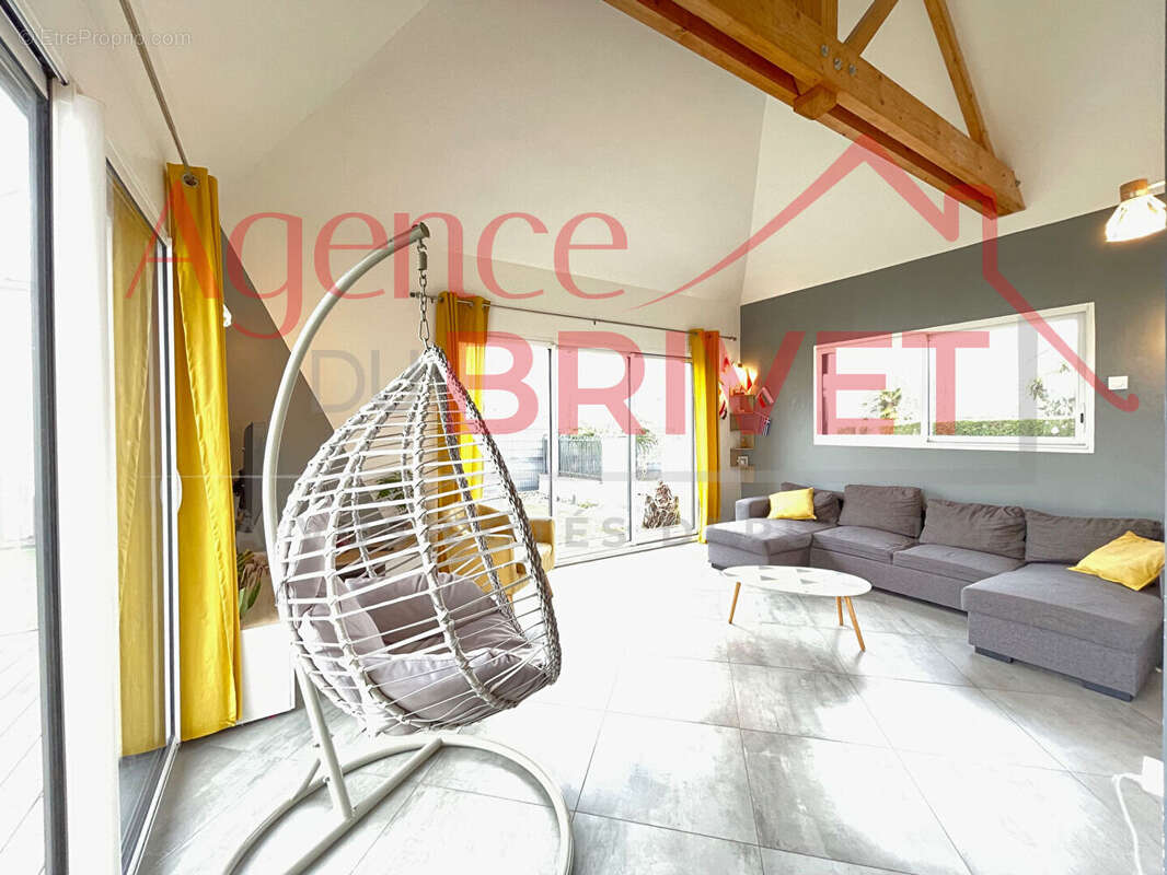 Maison à LA CHAPELLE-DES-MARAIS