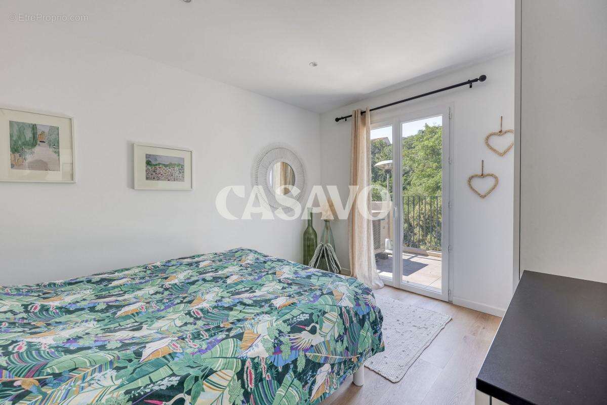Appartement à LA ROQUE-D'ANTHERON