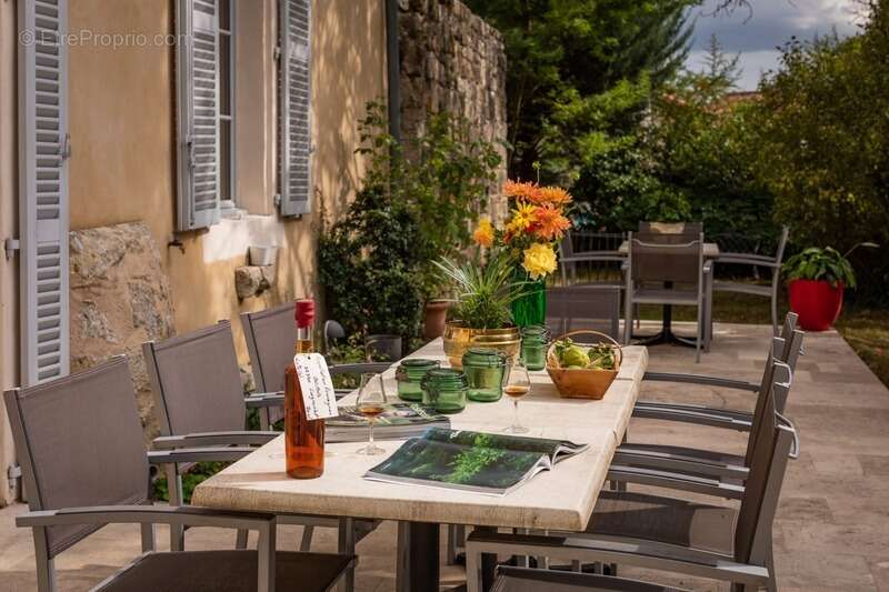 Dpt  (32) : ELEGANT CHATEAU XIX, sans travaux, bases médievales avec douves, piscine, sur 9100m2 jardin clos - photo 14