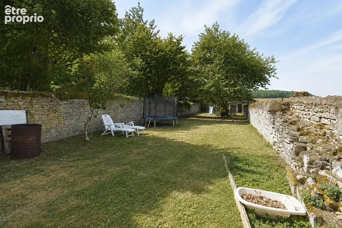 Maison avec terrasse et jardin. - photo 24