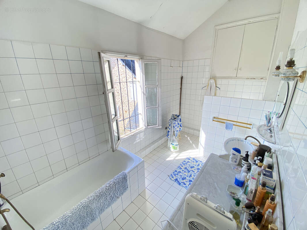 Maison à MONTREUILLON