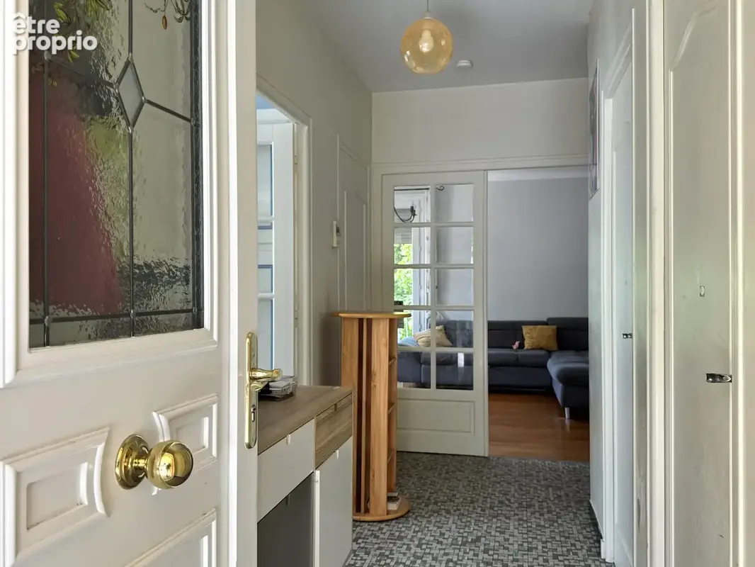 Maison lumineuse aux beaux volumes   Jardin, terrasse et fort potentiel d’aménagement - photo 11