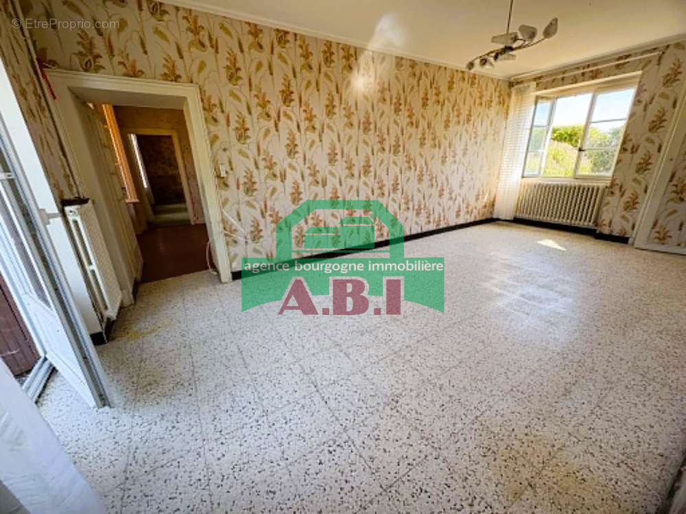 58, secteur Moraches - Ancien corps de ferme indépendant sur 3200m2 de terrain. - photo 9