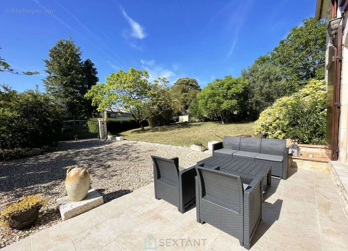 Jolie maison de village avec un jardin de 810 m² et 1 390 m² de bois - photo 3