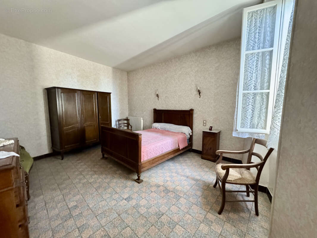 Maison à LAUDUN-L&#039;ARDOISE