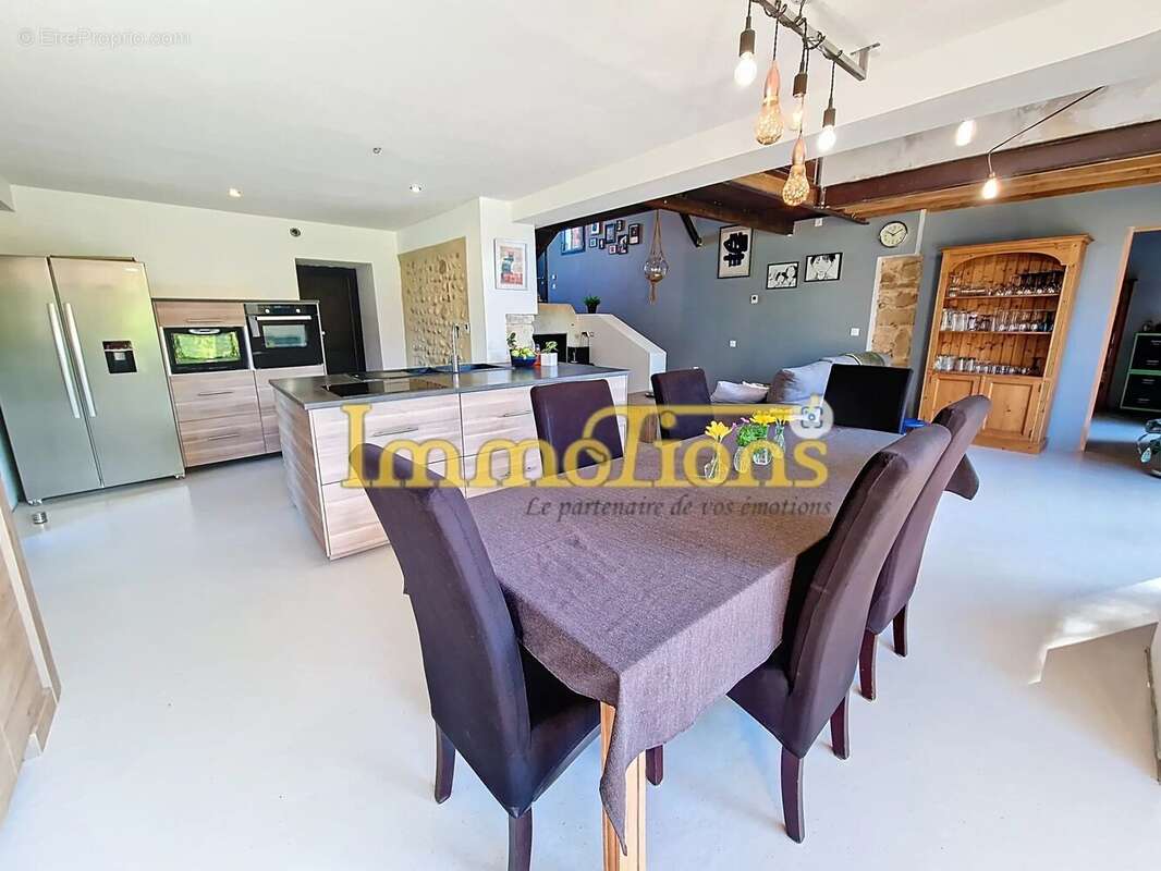 Maison à SAINT-HILAIRE-DU-ROSIER