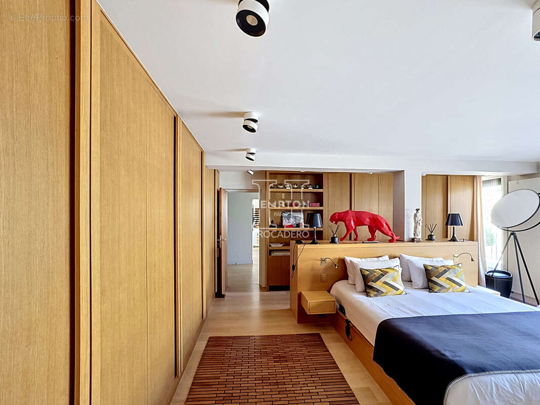 Appartement à PARIS-16E