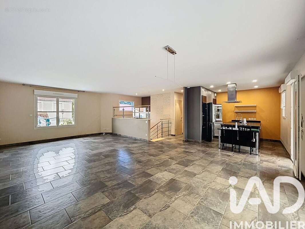 Photo 3 - Maison à AUDUN-LE-ROMAN