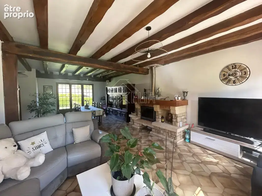 Maison T7 de 158 m² sur terrain plat de 1400 m² avec double garage et carport à Blaru - photo 9