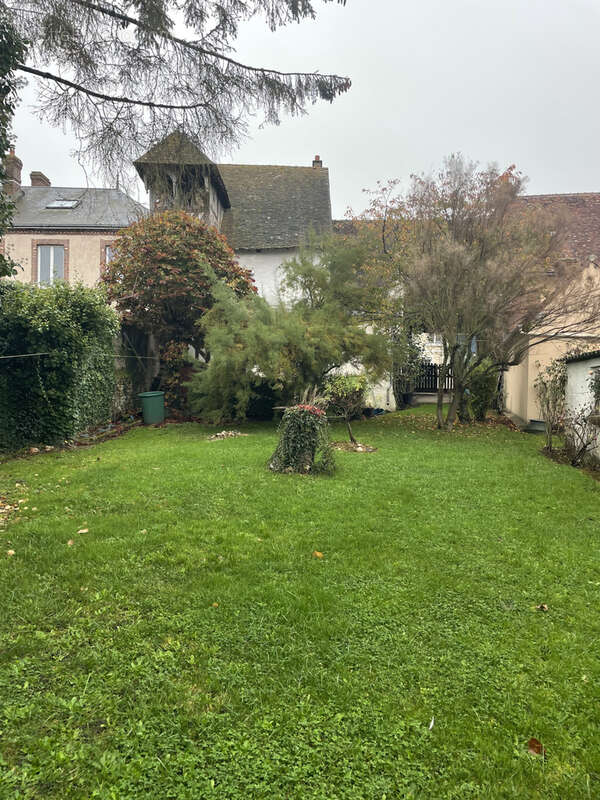 Maison à CHAMPROND-EN-GATINE