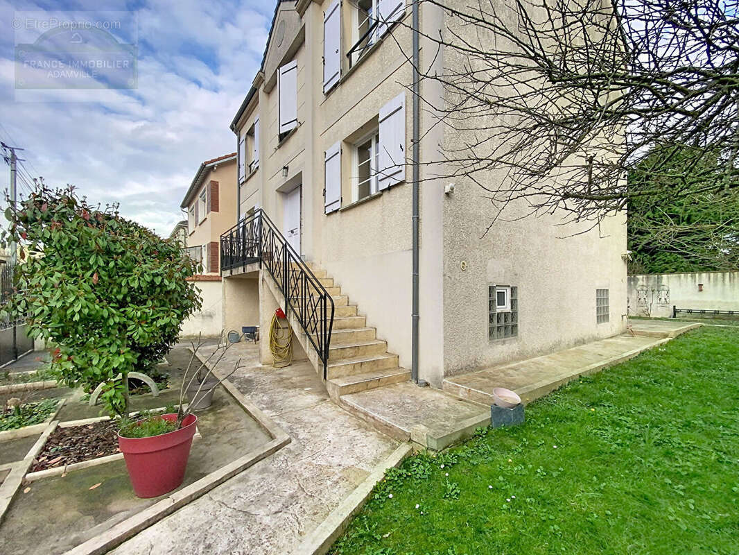 Maison à SAINT-MAUR-DES-FOSSES