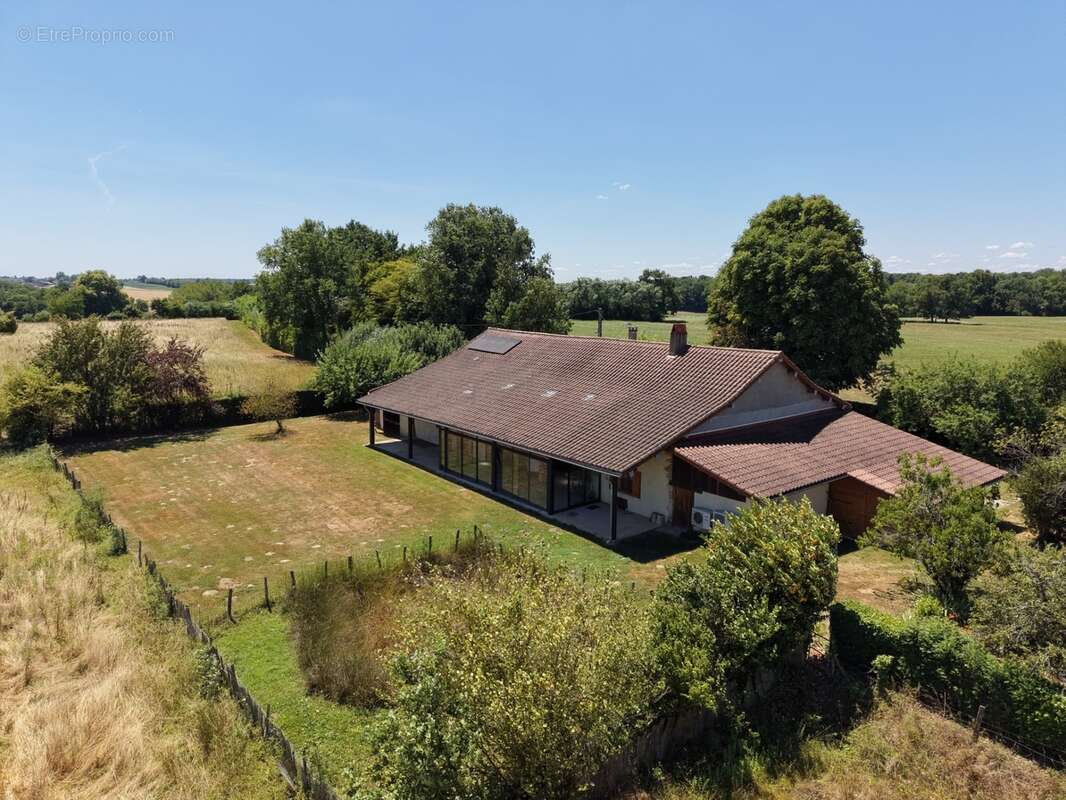 Maison à vendre 5 pièces proche de MANTENAY MONTLIN (01) - photo 2