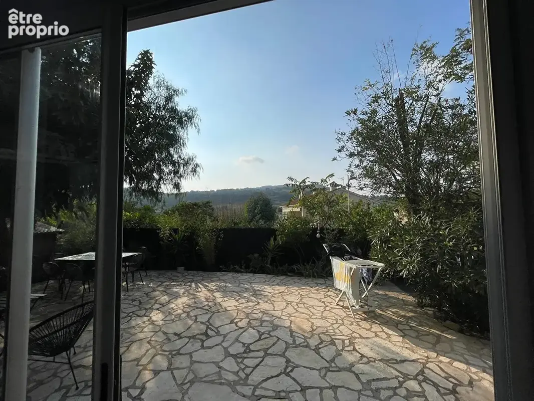 Maison de village avec véranda, magnifique jardin paysager, dépendance et stationnement  ! Le Plan-du-Castellet - photo 5