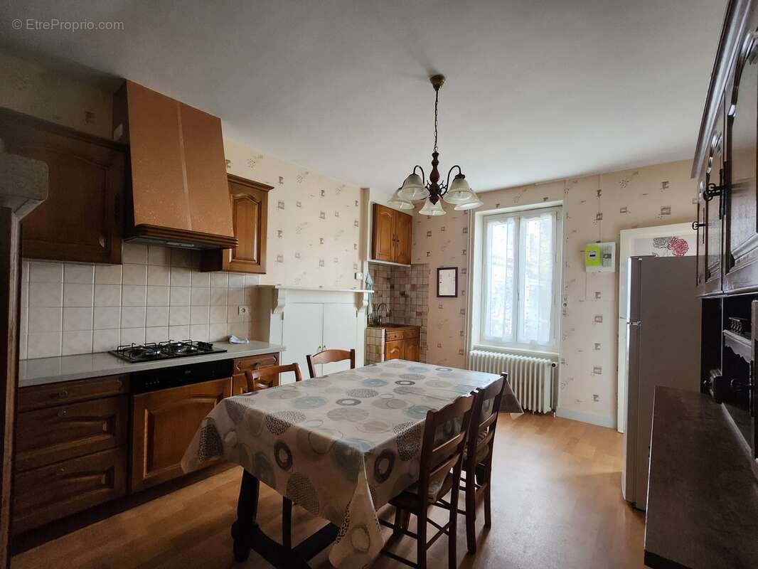 Maison à CONDAT-SUR-VIENNE