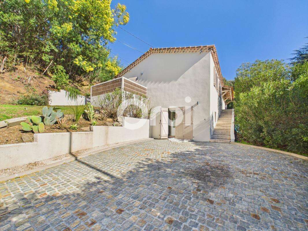 Maison à MANDELIEU-LA-NAPOULE