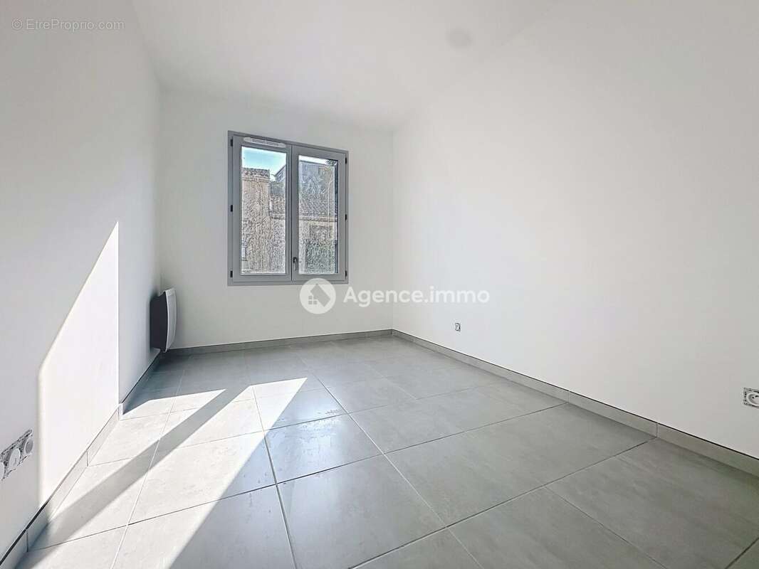 Appartement à FLASSANS-SUR-ISSOLE