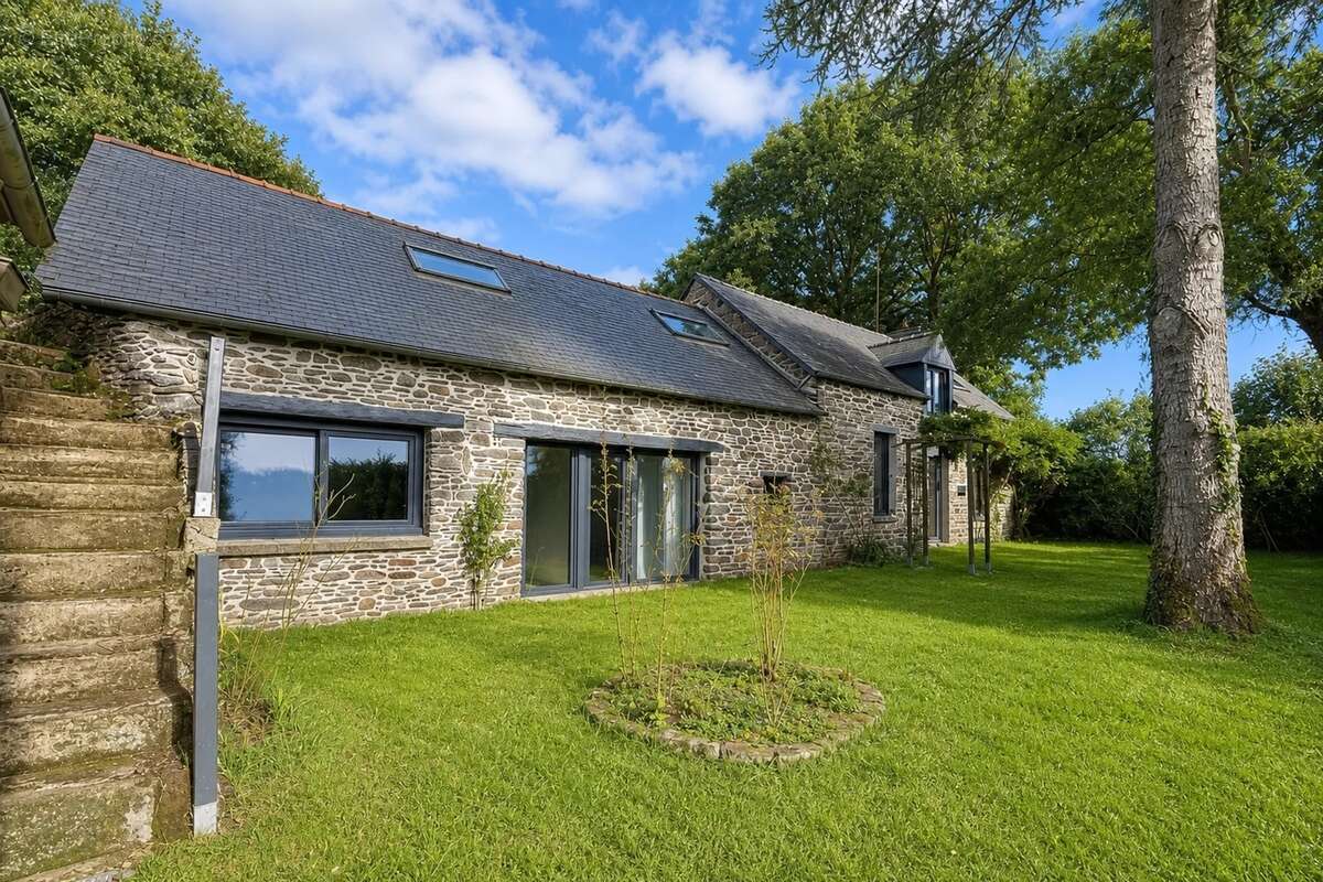 Maison familiale en pierres de caractère – 205 m² – 4 chambres – Jardin de 1 000 m² – Bréhan - photo 22