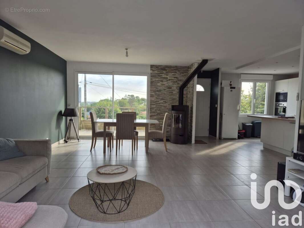 Photo 2 - Maison à ITEUIL