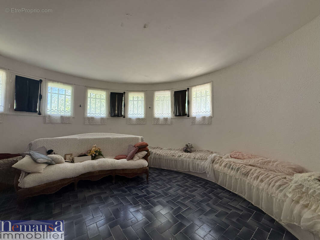 CAISSARGUES - Maison de 220m2 avec grande parcelle - photo 11