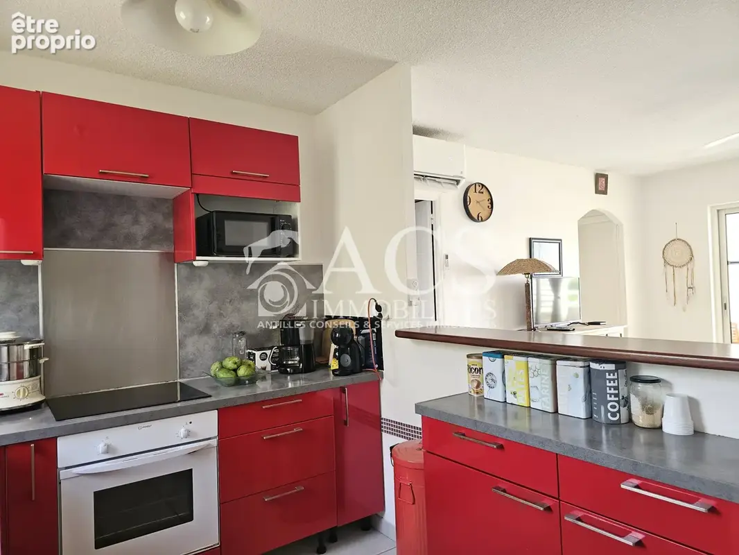T3 meuble a deux pas de la plage + garage anse mitan - photo 2