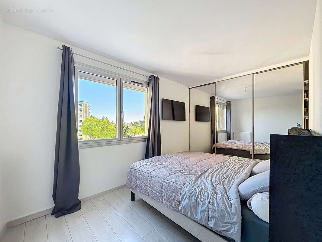 Appartement à DECINES-CHARPIEU