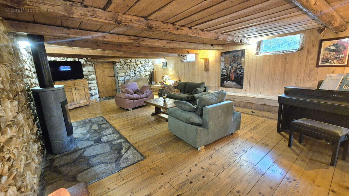 Maison 300 m² à Bonneville  - photo 4