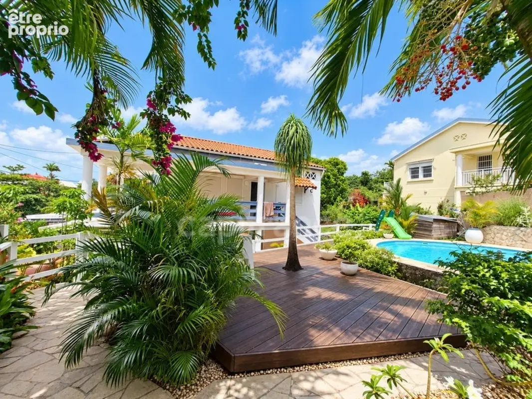 A vendre - Fort de France Quartier Didier -  Villa T6 avec jardin, terrasse, carbet et piscine - photo 9