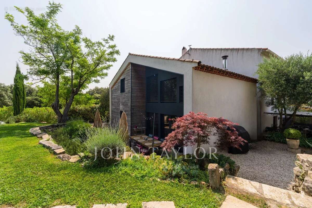 Maison à VENTABREN