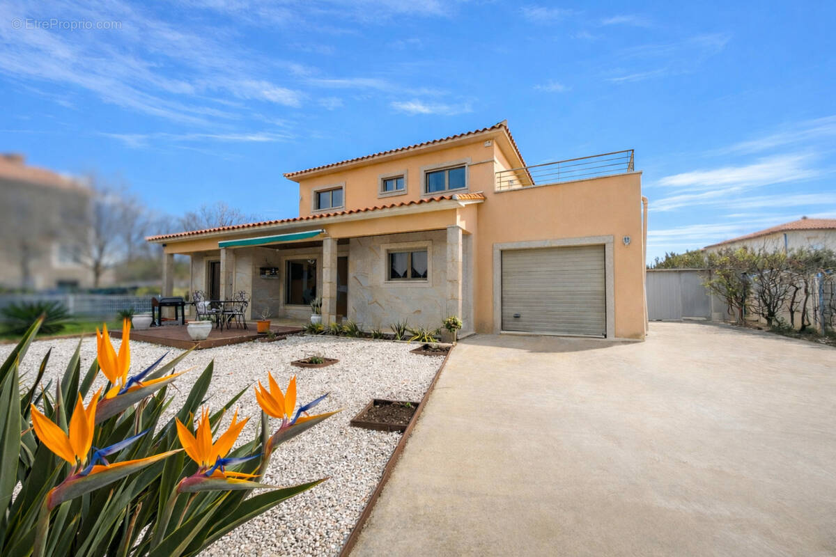 Maison à SAINT-LAURENT-DE-LA-SALANQUE