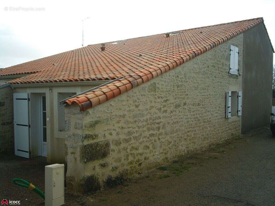 Maison 156 m² à Sainte-Gemme-La-Plaine  - photo 2