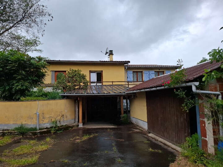 Maison à MONTROL-SENARD