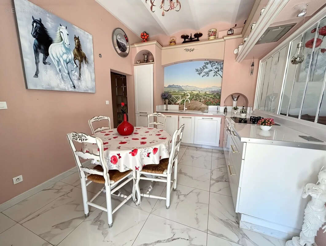 Maison à BELLEGARDE