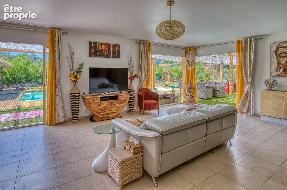 A vendre Solliès-Ville hameaux des DAIX  VILLA de 280 m² prestation de qualité - piscine - photo 5