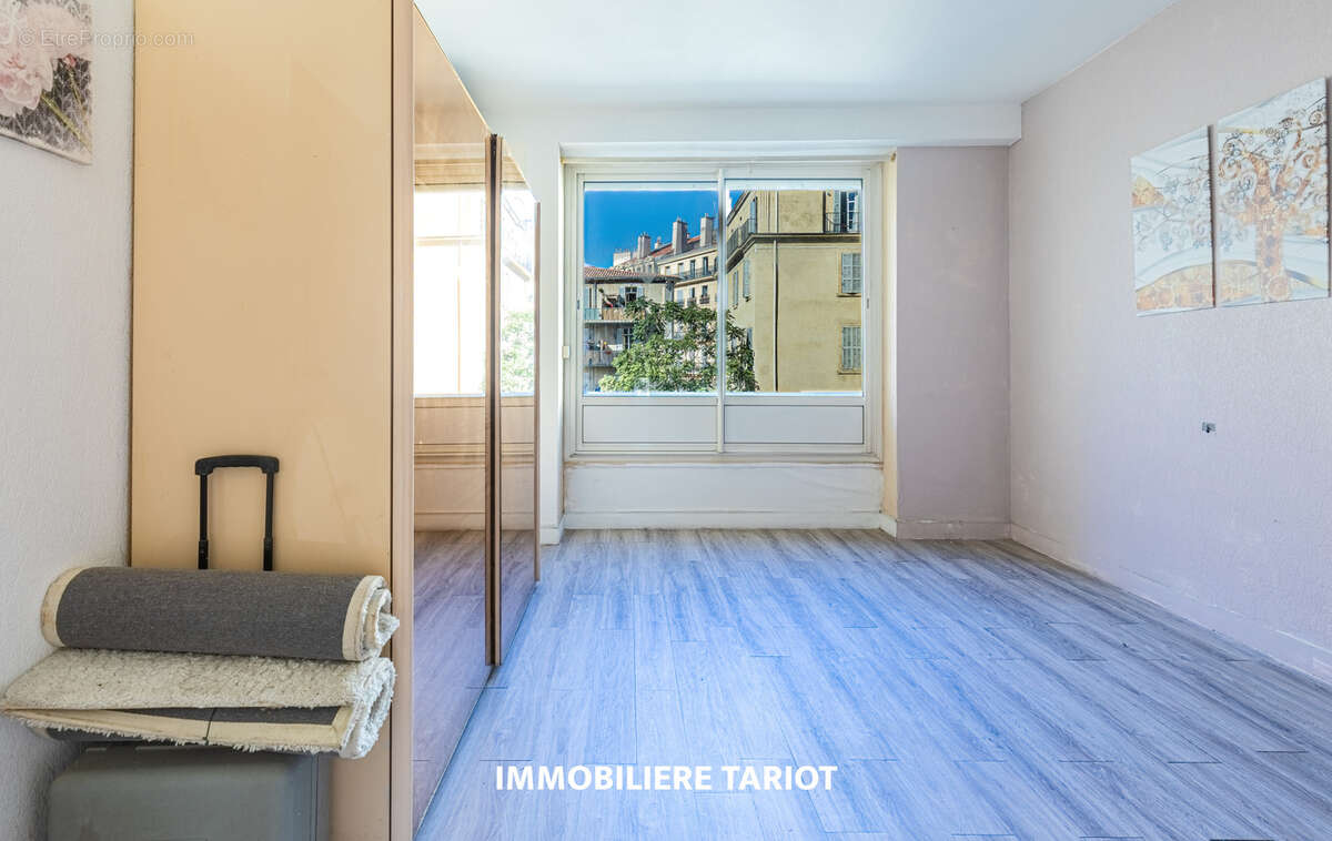 Appartement à MARSEILLE-2E