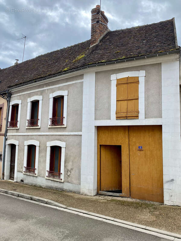 A renover a st julien du sault, avec cour et abri voiture, proche commerces et gare a pied - photo 15
