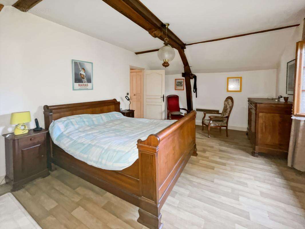 Maison à MANZAC-SUR-VERN