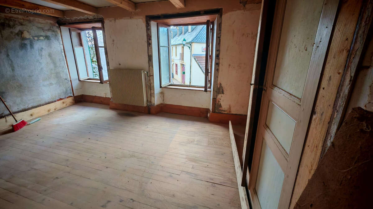 Maison à SAINT-DONAT