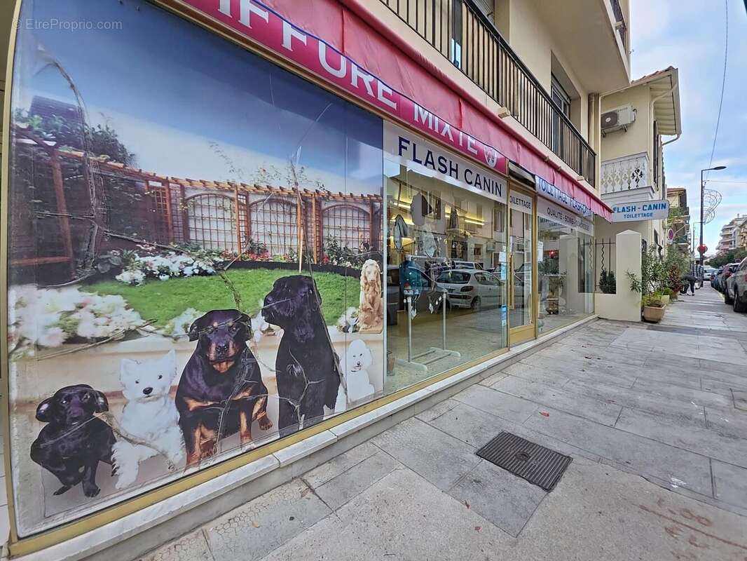 Exclusivite - fond de commerce centre ville d'antibes et belle vitrine ! - photo 2