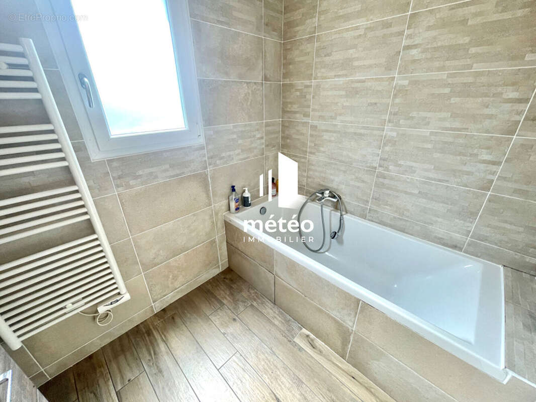 Maison à SAINTE-SOULLE