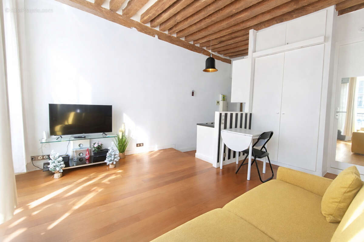 Appartement à PARIS-1E