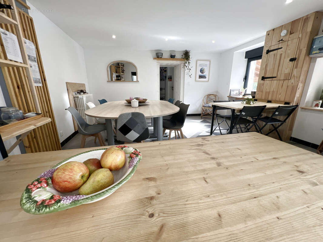 Maison à SAINT-JULIEN-MOLIN-MOLETTE