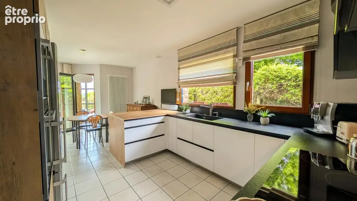 Maison d’architecte de 223 m² avec jardin et garage - photo 4