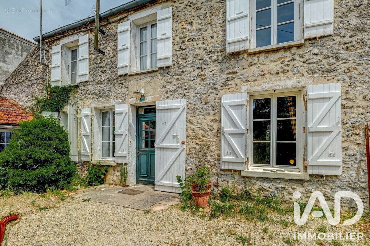 Photo 1 - Maison à LA CROIX-EN-BRIE