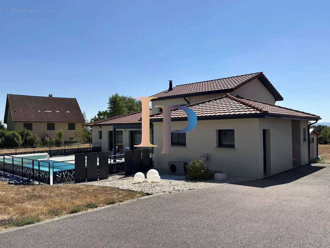 Maison à CHARLIEU