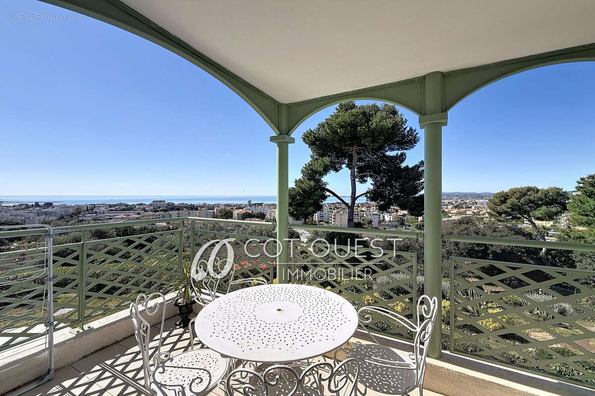 Appartement à SAINT-LAURENT-DU-VAR