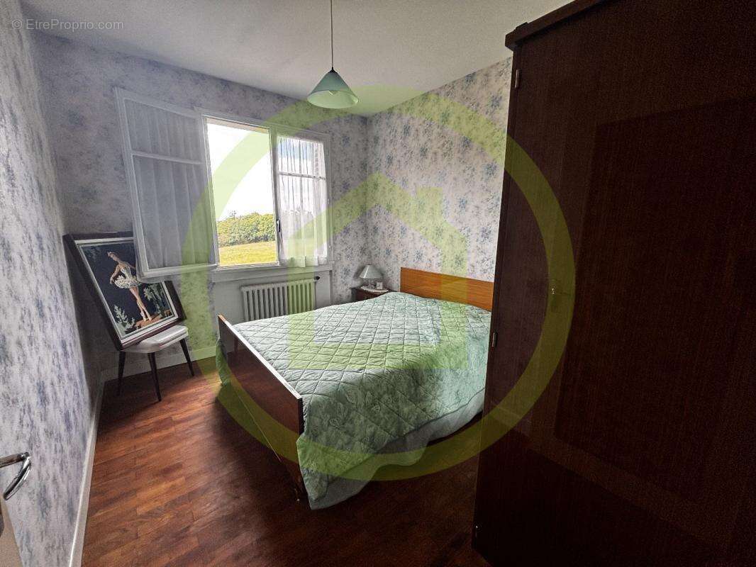 Maison à SAINT-MEDARD-LA-ROCHETTE