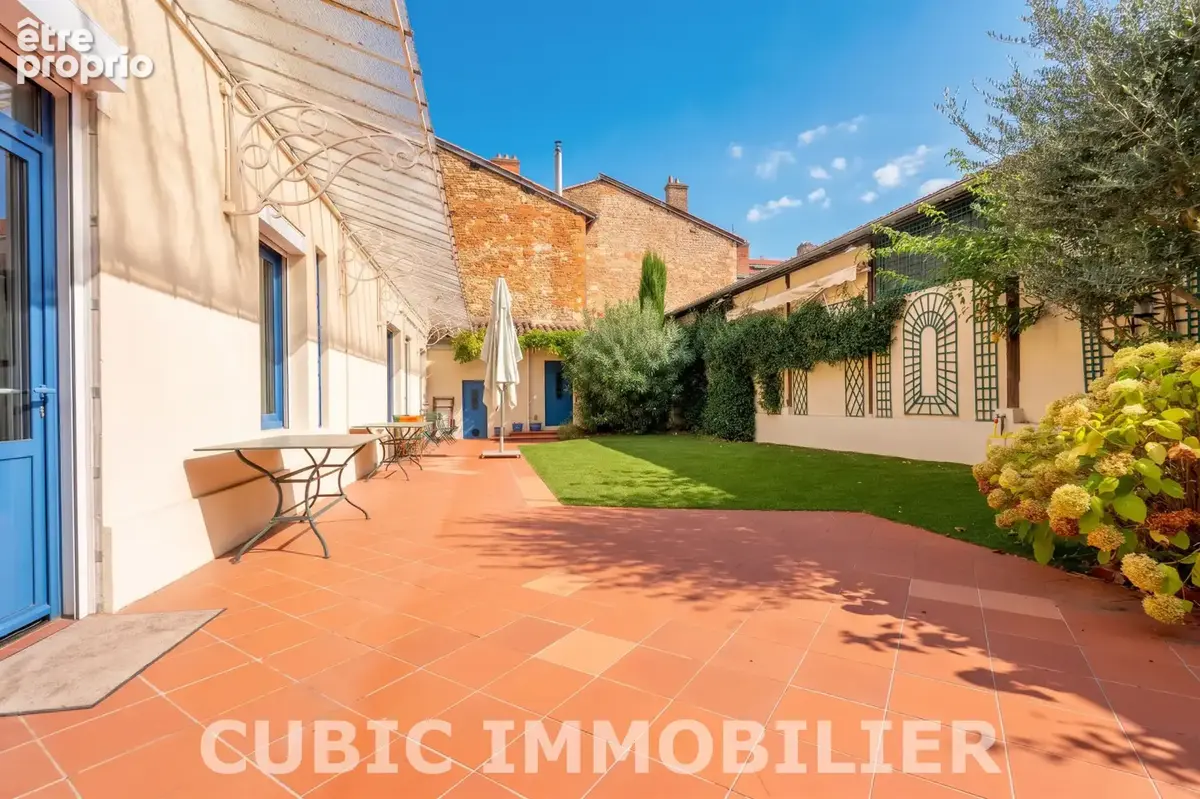 Bien remarquable et prestigieux de 238 m2 en plein cœur de Villefranche avec jardin sans vis à vis - photo 18