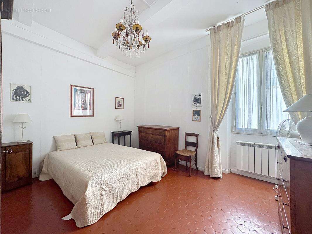 Avignon Intra-muros Duplex 157m² - 6 pièces - garage - photo 6