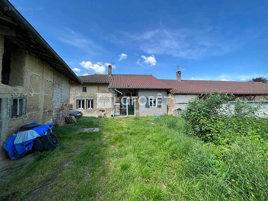 Maison à ROMENAY